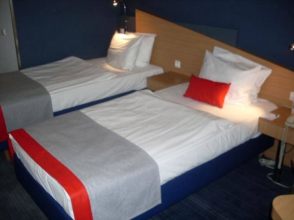Zwei Einzelbetten Holiday Inn Express Frankfurt - Airport