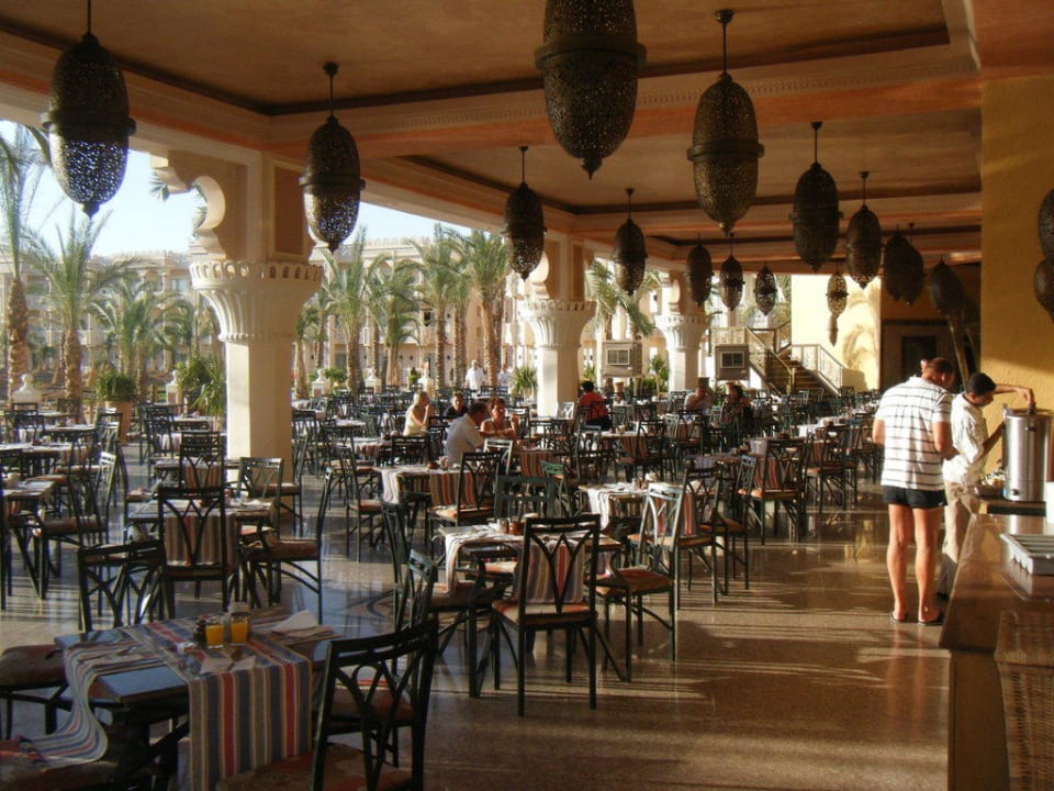 Terrasse vor den Restaurants Pickalbatros Palace Resort