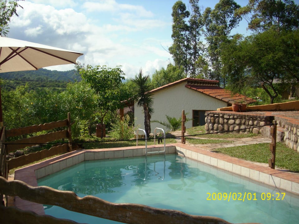 Gepflegte Poolanlage mit tollem Ausblick ins Tal.. Hotel Soluna