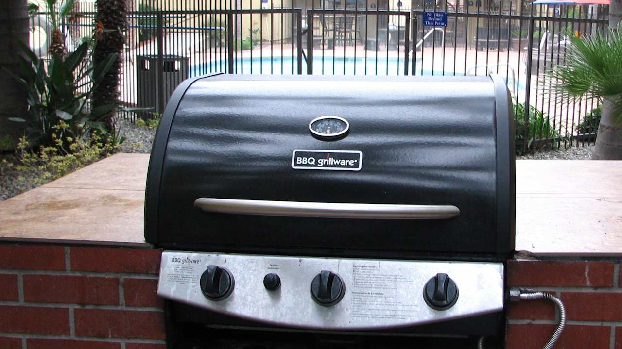 Grill Hotel d’Lins Ontario Airport