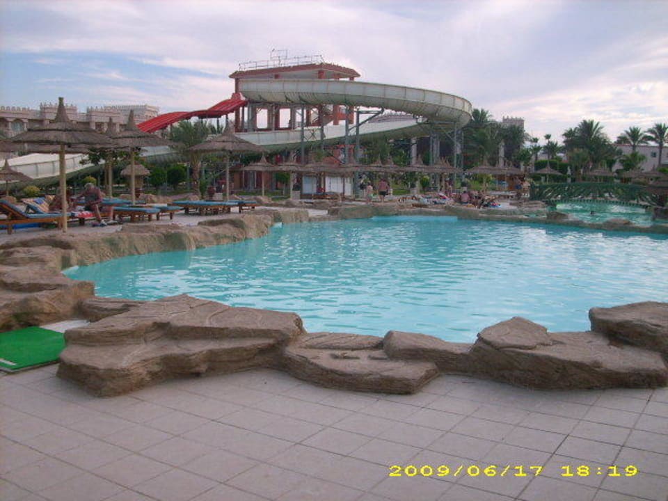 Pool mit Rutschen Beach Albatros Resort