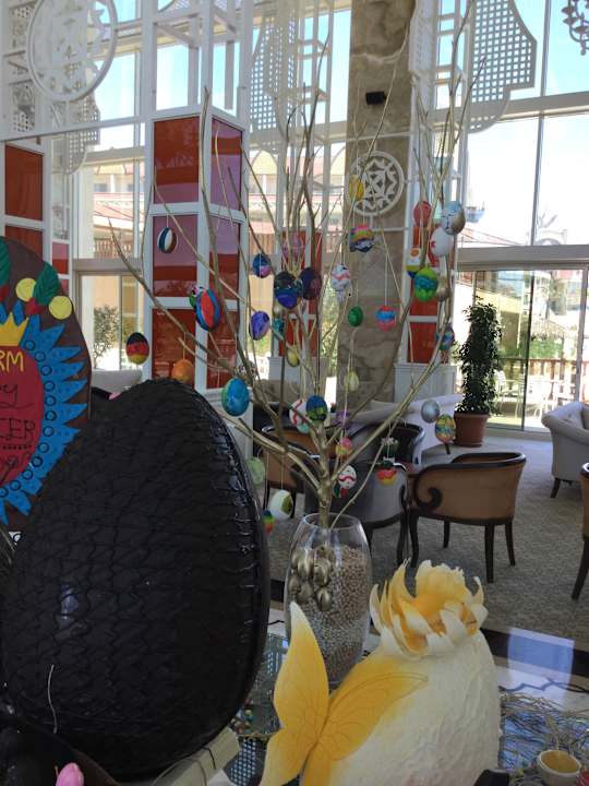 Lobby Well Palace Side