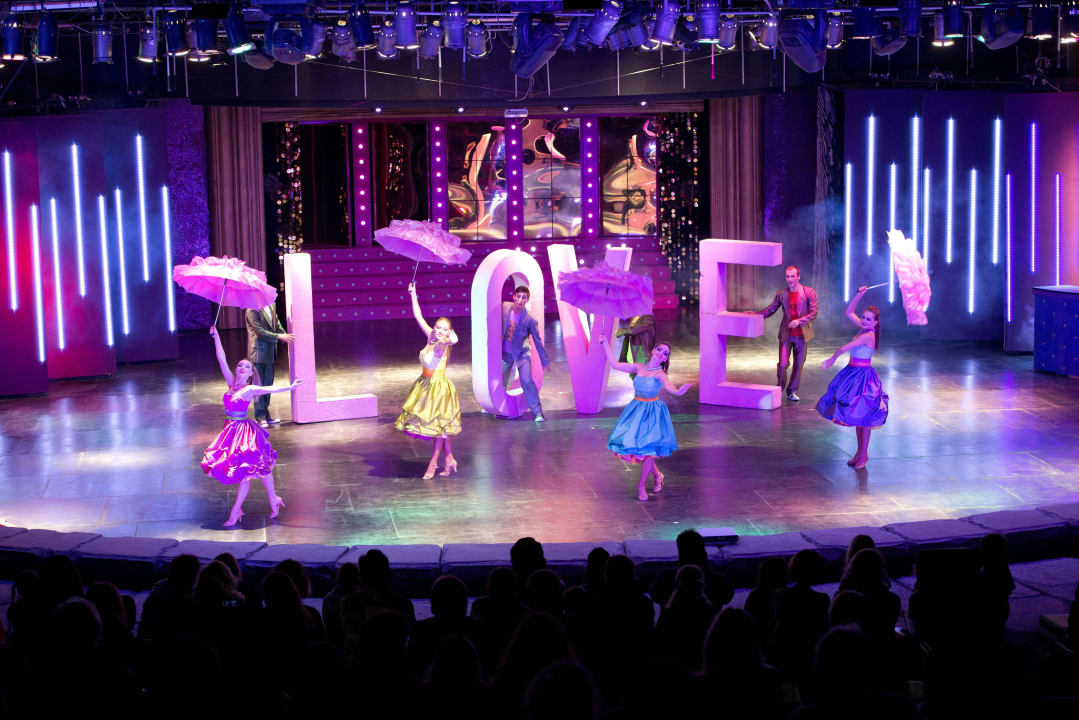 Tanzshow im antik designten Amphitheater Xanadu Resort Hotel