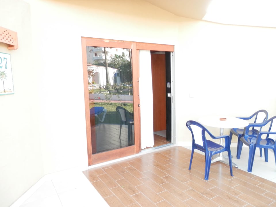 Eingang zum Bungalow HL Miraflor Suites Hotel