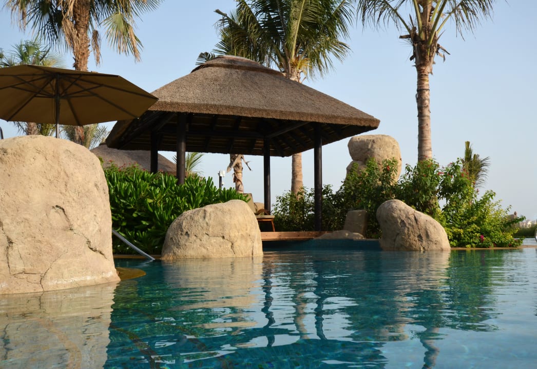 Stříška s lehátky Sofitel Dubai The Palm Resort & Spa