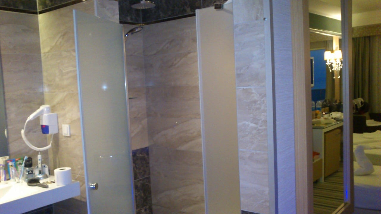 Super schöne und große Dusche Hotel Royal Garden Beach