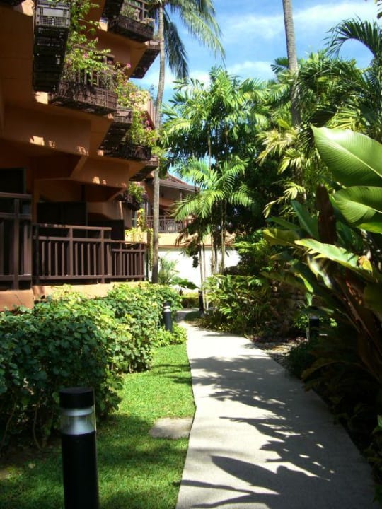 Die Wege zum Pool, Strand, Zimmer und so weiter Courtyard by Marriott Phuket, Patong Beach Resort