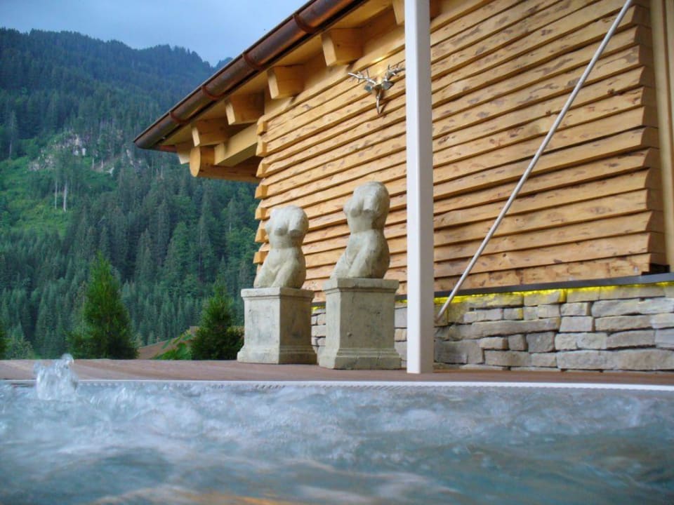 Whirlpool Aussicht Mitten Drin Verwöhn- und Wellnesshotel Walserhof