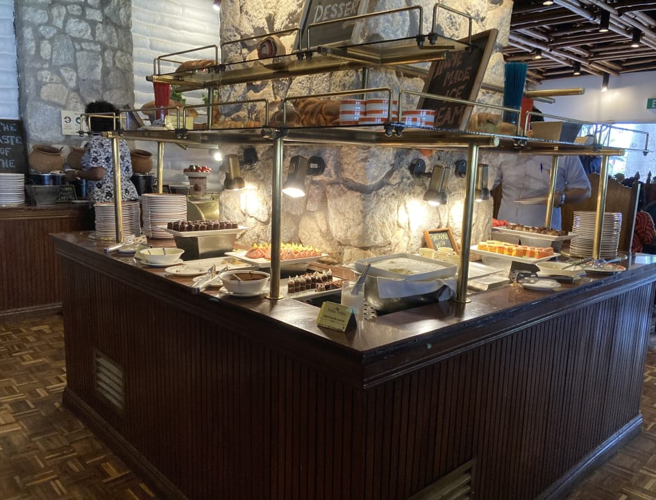 Gastro Salt Lick Safari Lodge