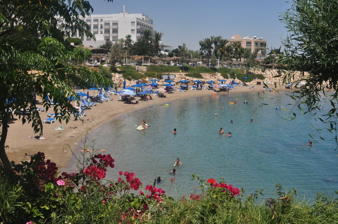 Strand Crystal Springs Beach Hotel