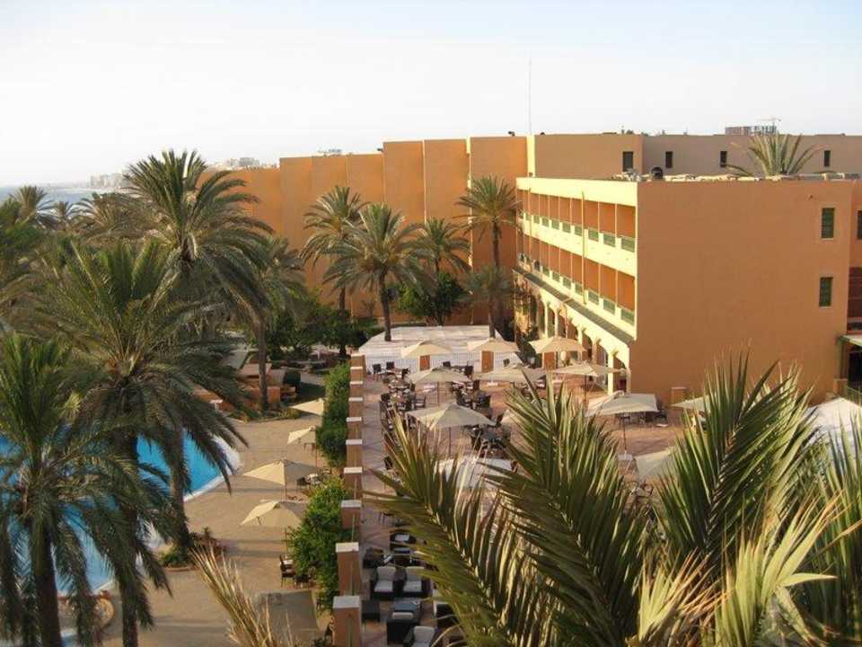 Blick zur Terrasse der Bar "Tanit"  El Ksar Resort & Thalasso