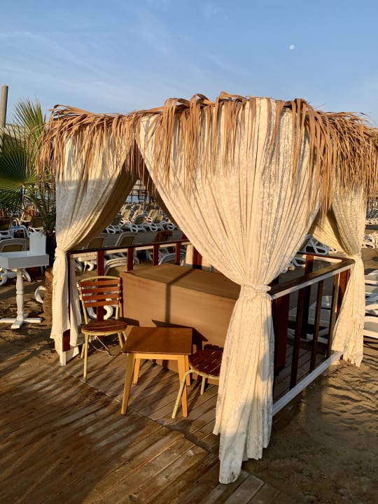 Strand Royal Taj Mahal Hotel