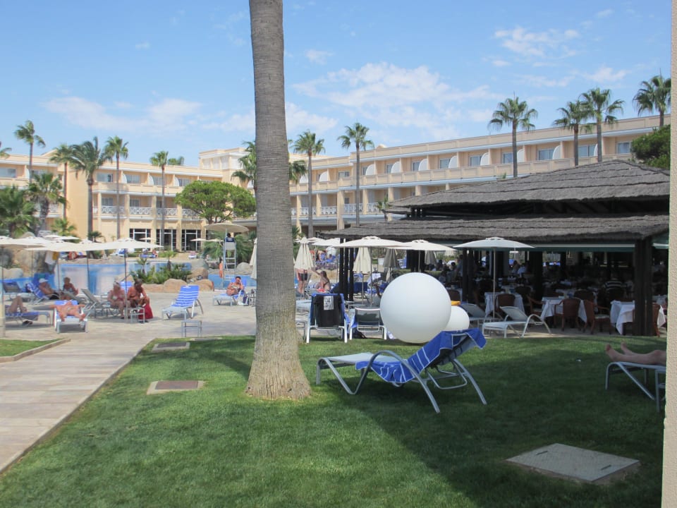 Starkes Gedränge um den Pool - zu wenig LiegePlatz Hipotels Playa la Barrosa