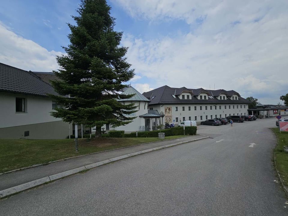 Außenansicht 1A Landhotel Schicklberg