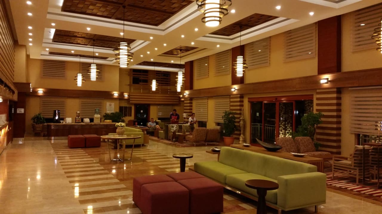 Lobby Club Grand Side