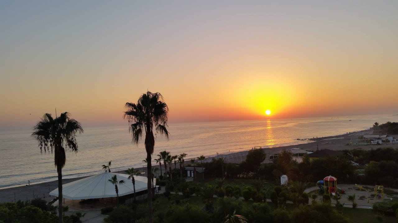 Sonnenuntergang Club Turtas Beach Hotel