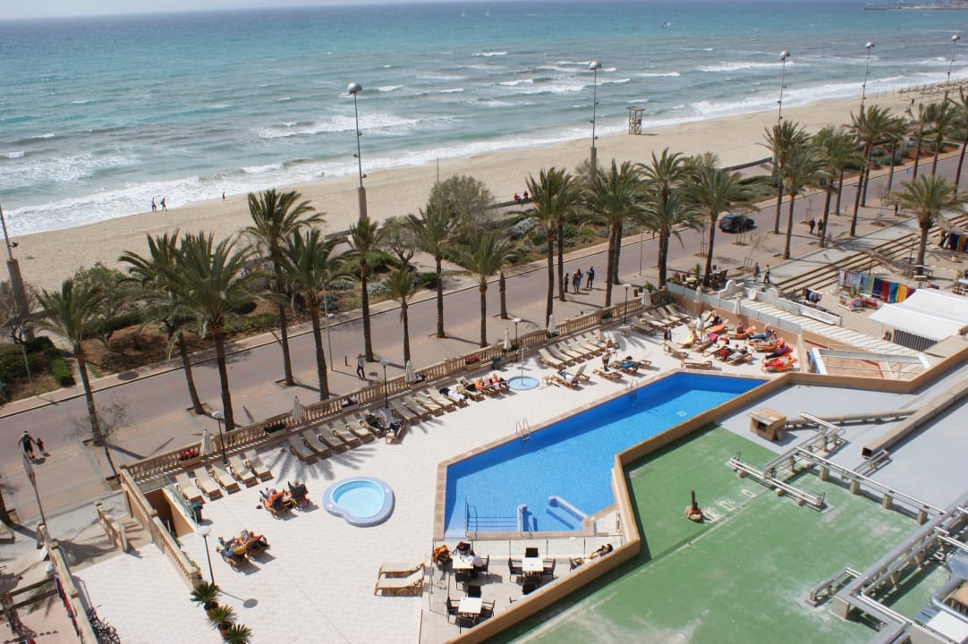 Die kleine Poolanlage allsun Hotel Pil-lari Playa