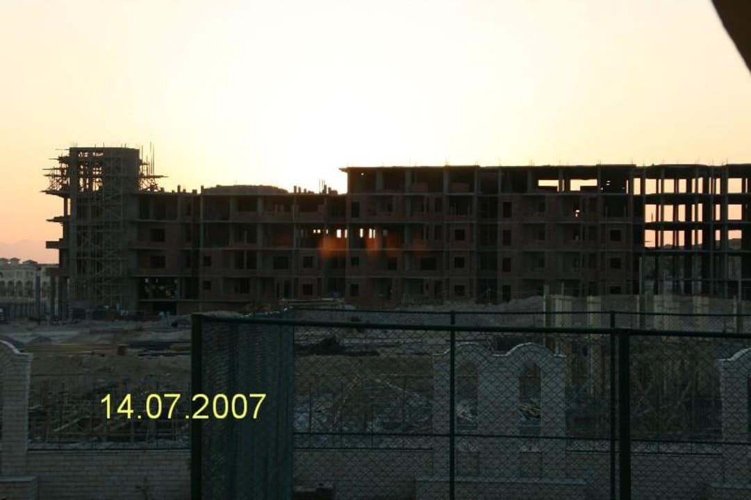 Baustelle neben Hotel Pyramisa Pyramisa Beach Resort Sahl Hasheesh