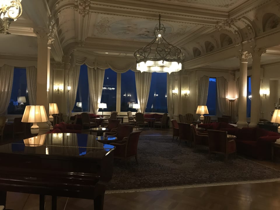 Lobby Grand Hotel Kronenhof Pontresina