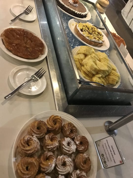 Gastro Crystals Beach Resort Belle Mare, a member of Radisson Individuals