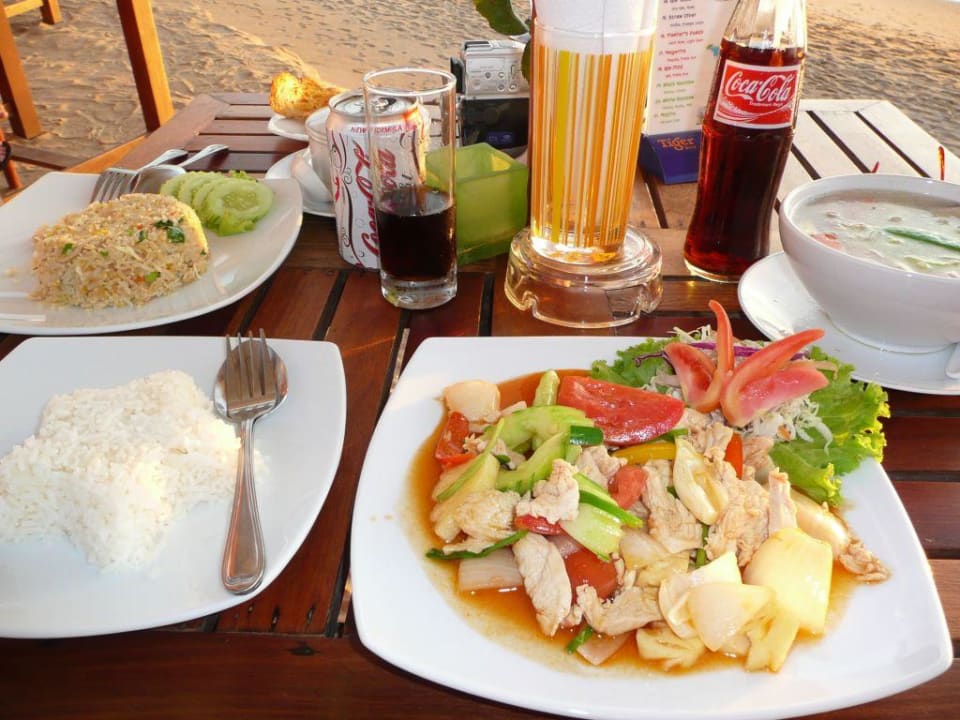 Leckeres Essen in der Strandbar La Flora Khao Lak