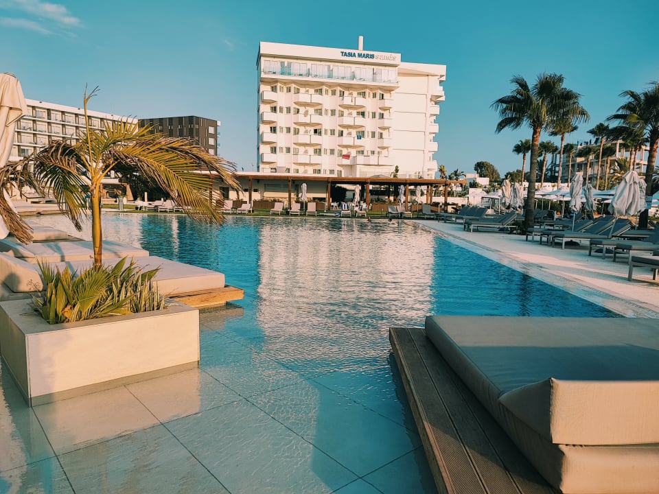 Pool Chrysomare Beach Hotel & Resort