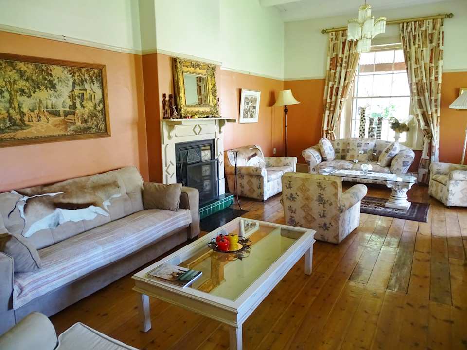 Wohnzimmer im Haupthaus Montana Guestfarm