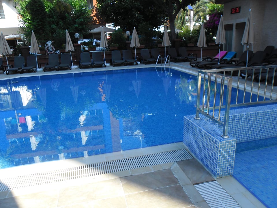 Das war der Kleine Pool mit Kinderbecken Riviera Hotel & Spa