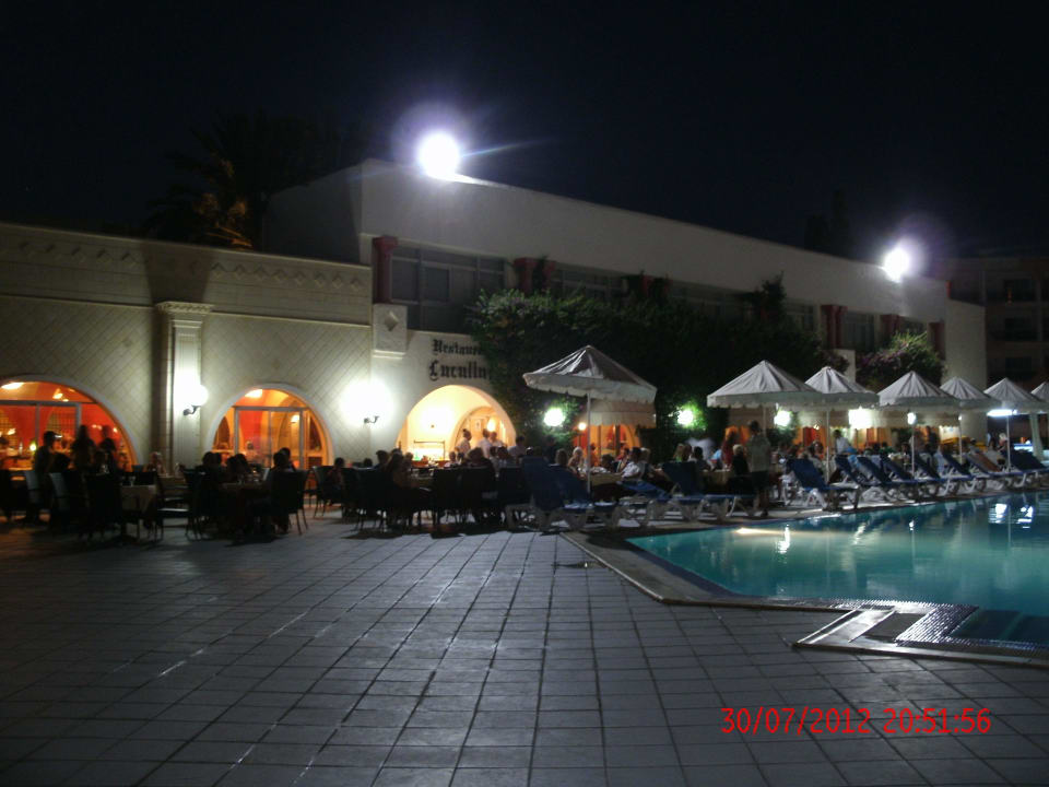 Restaurant am Pool Royal Lido Resort & Spa