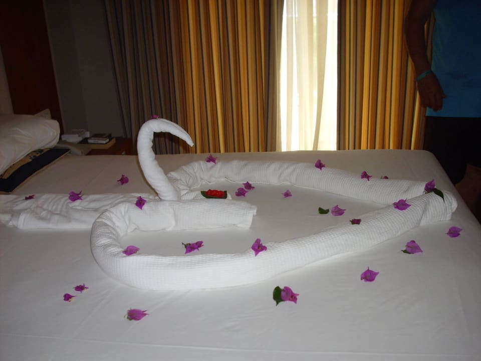 Kunst im Bett von unserer Reinigungsdame Habibe Trendy Side Beach Hotel - Adults only