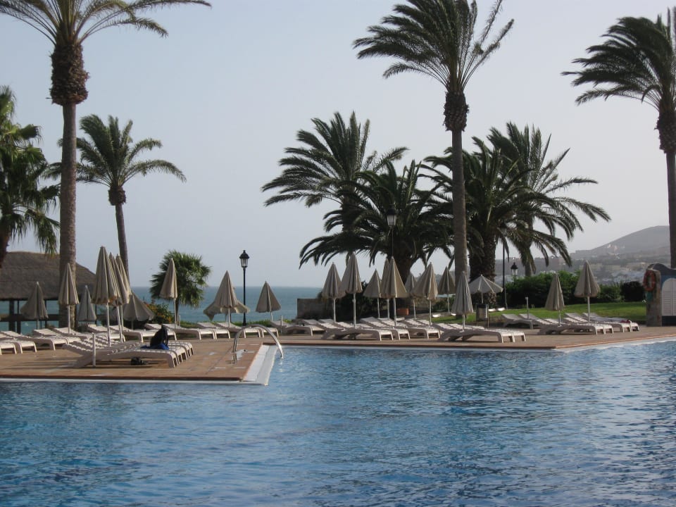 Pool mit Ausblick aufs Meer SBH Costa Calma Beach Resort