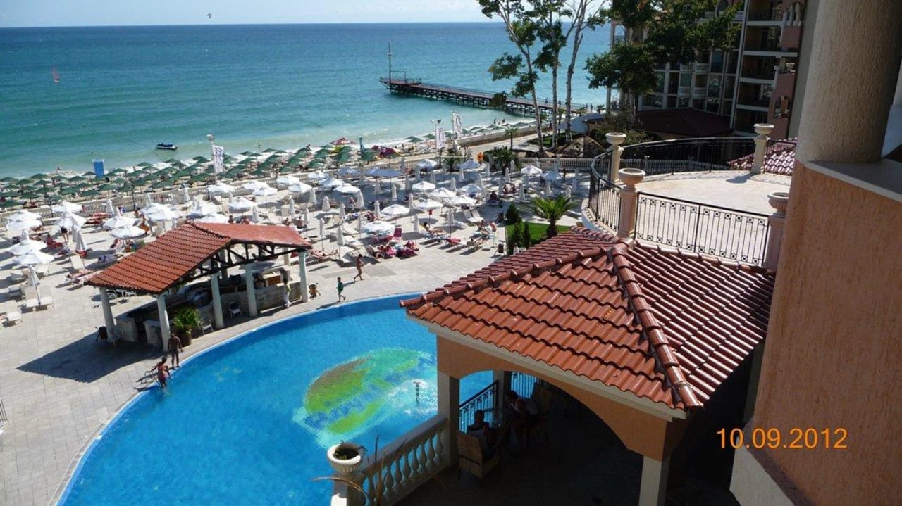 Blick zum Pool mit Poolbar Royal Park Hotel & Aqua park