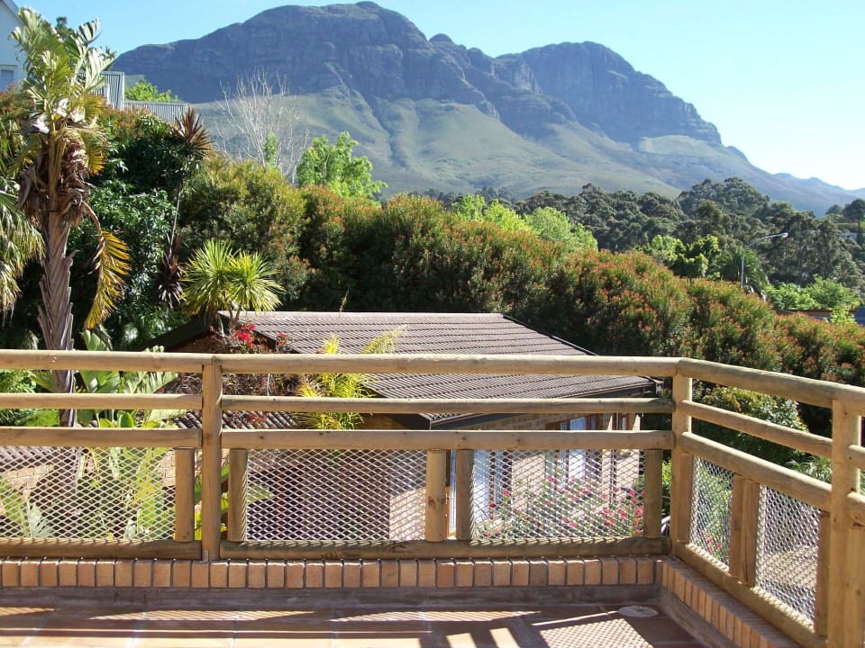 Zicht op Helderberg Hottentots View Guesthouse