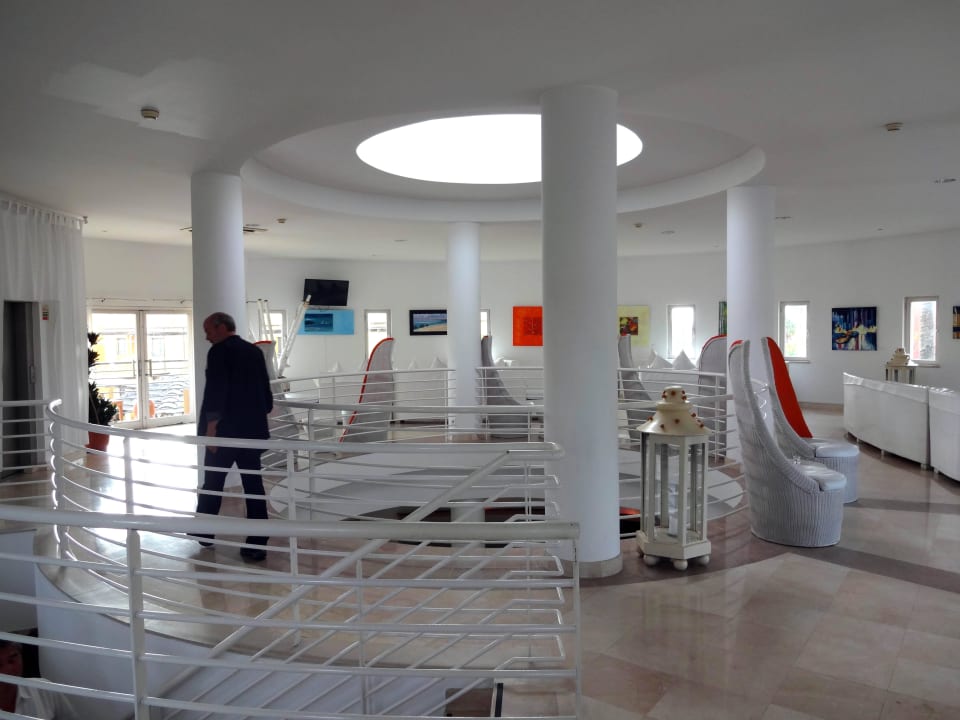 Oberer Teil der lobby NH Marina Portimão Resort
