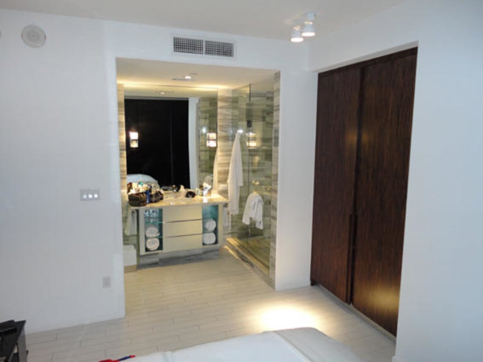 Suite 1111 W South Beach