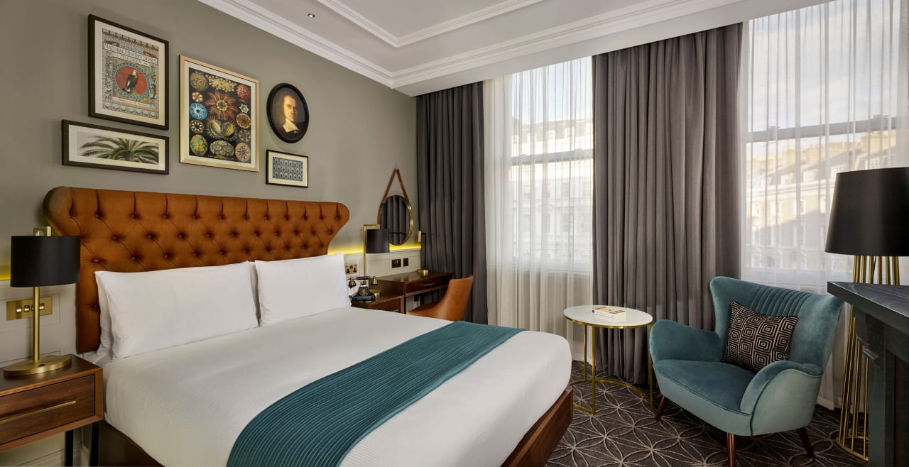 Zimmer 100 Queen's Gate Hotel London Kensington, Curio Collection by Hilton