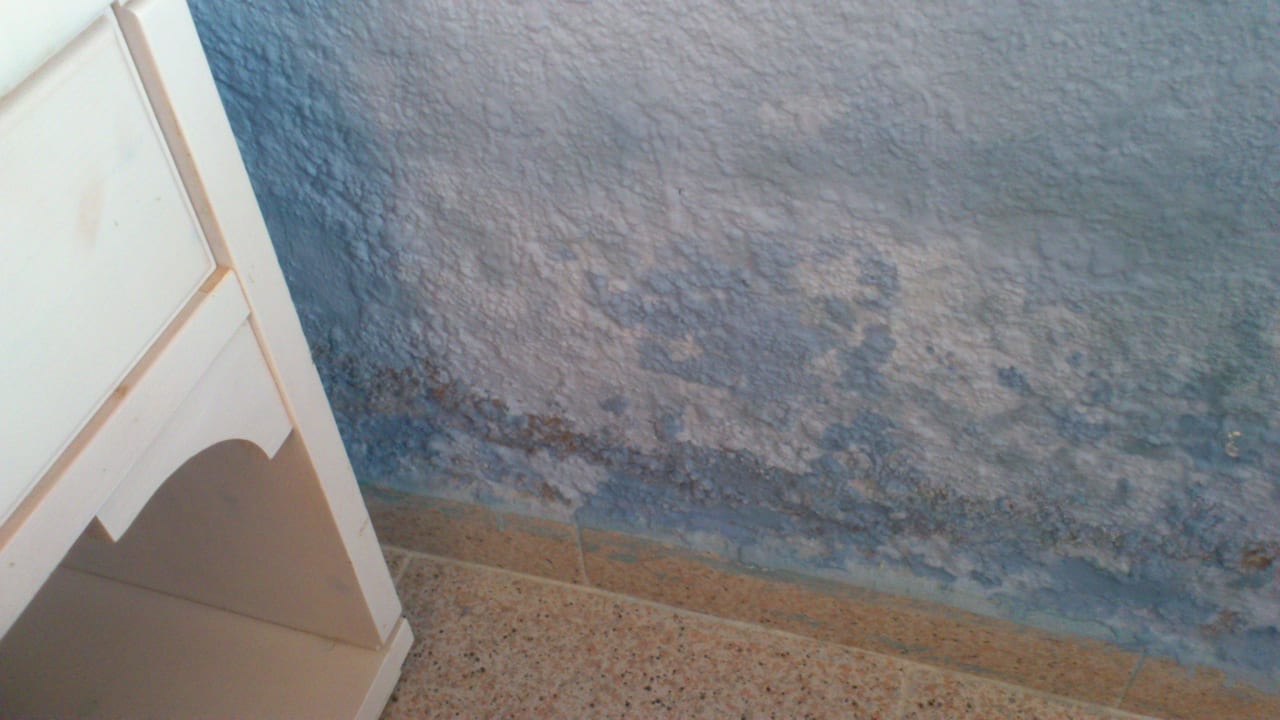 Nasse Wand im Bungalow 83 Sun Club Eldorado