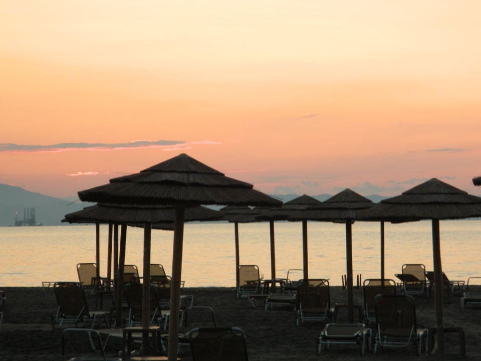 Strand am Abend Alea Hotel & Suites