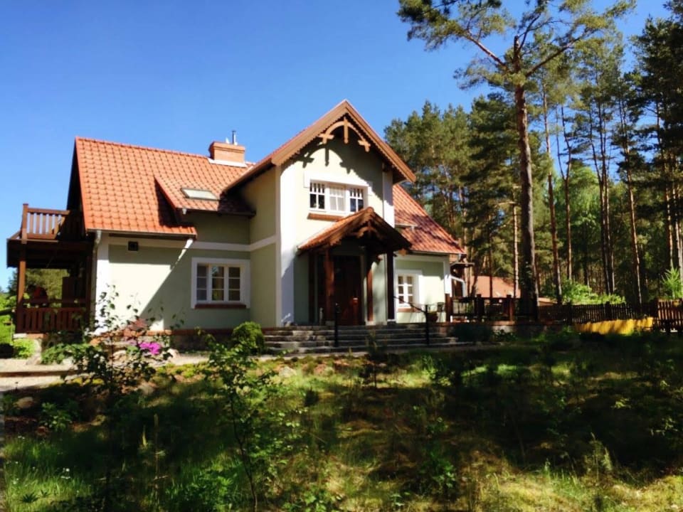 Mazurska Leśniczówka z zewnątrz Pension Mazurska Leśniczówka Nowy Zyzdrój