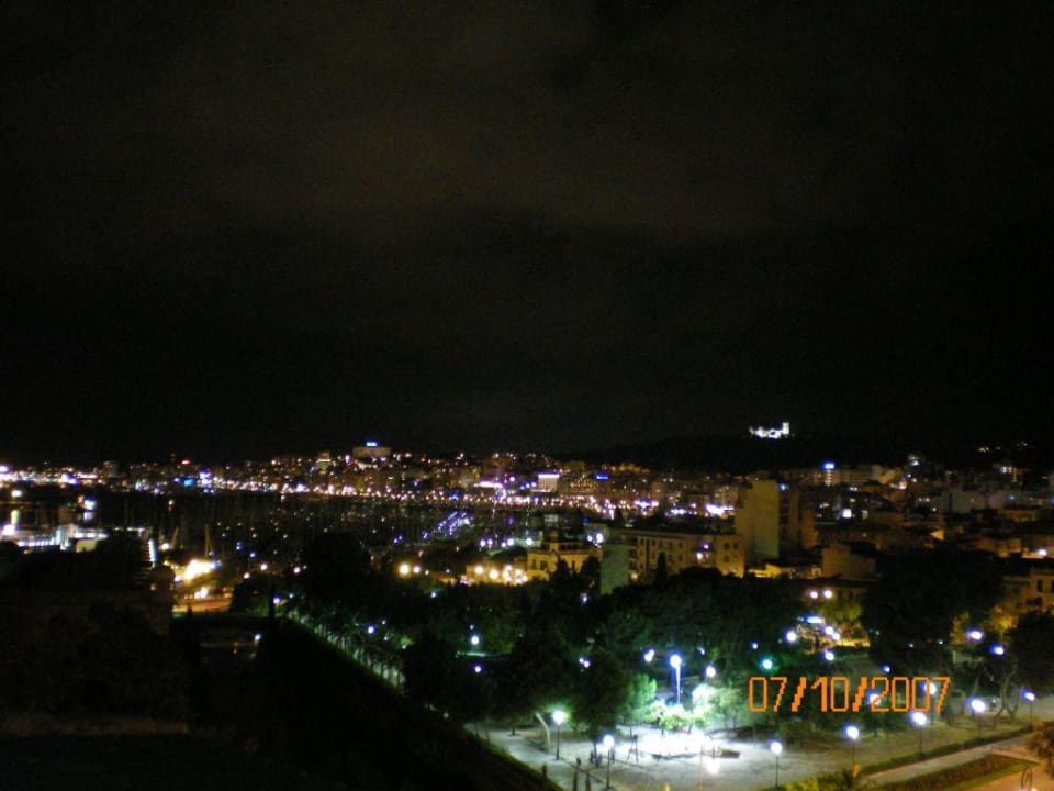 Blick von der Dachterrasse zum Hafen Hotel Saratoga