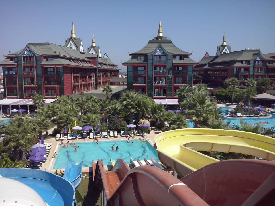 Ausblick von den Rutschen aufs Hotel Siam Elegance Hotels & Spa