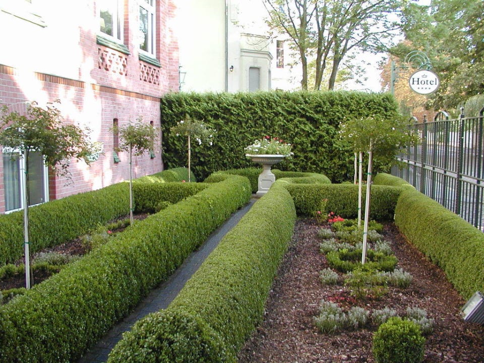 Gepflegter Vorgarten Hotel Residenz Joop
