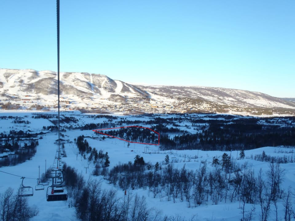 Blick vom Lift auf Geilo, roter Bereich = Hütten Hotel Geilolia Hyttetun