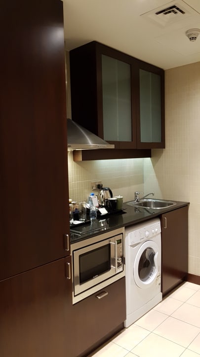 Zimmer Rose Rayhaan by Rotana