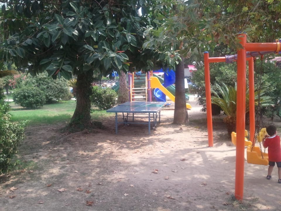 Spielplatz und Tischtennis Hotel Sirma