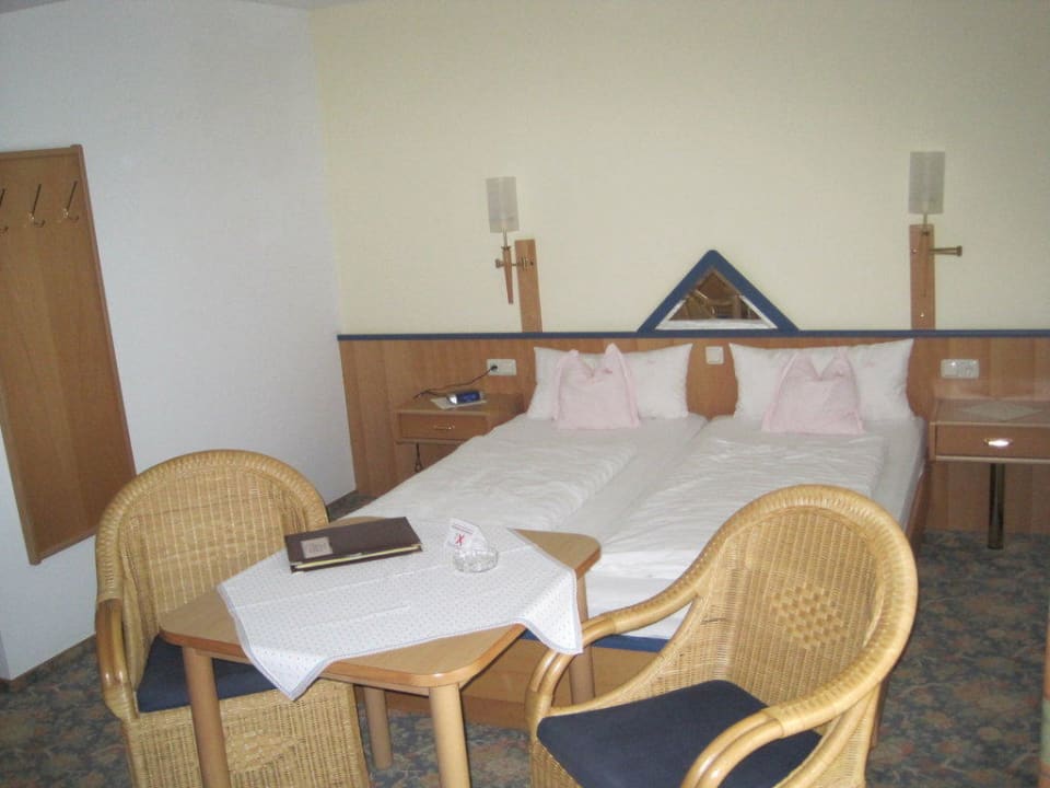 Doppelzimmer mit Doppelbett Hotel Pension Fent