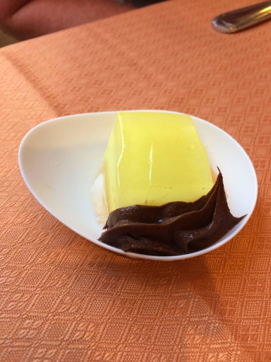 Ein Nachtisch - super lecker, was es ist? Valentin Somni Hotel & Suites