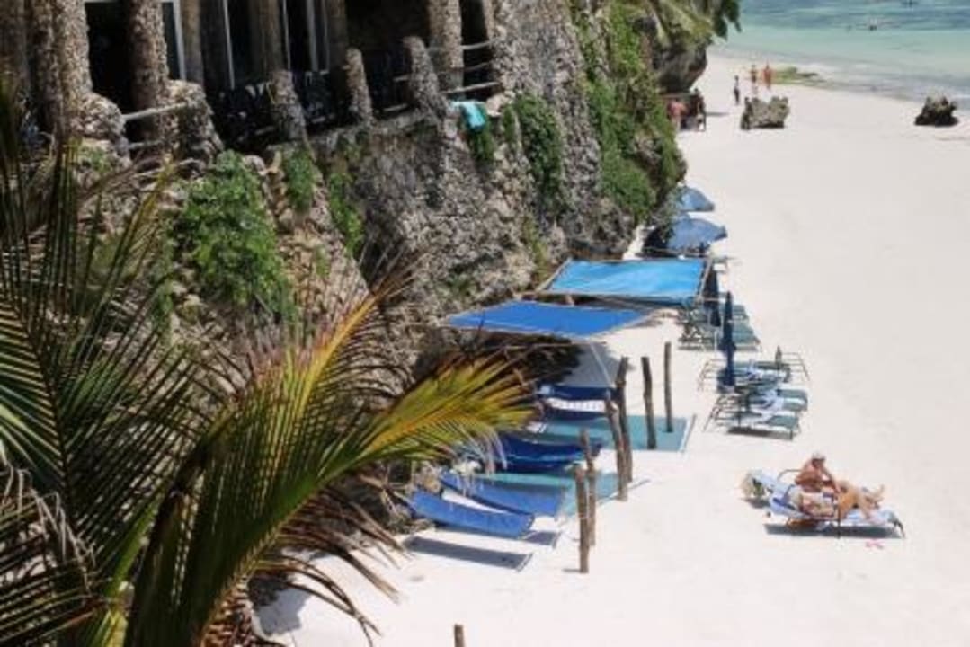 Strand bei Ebbe Bahari Beach Hotel