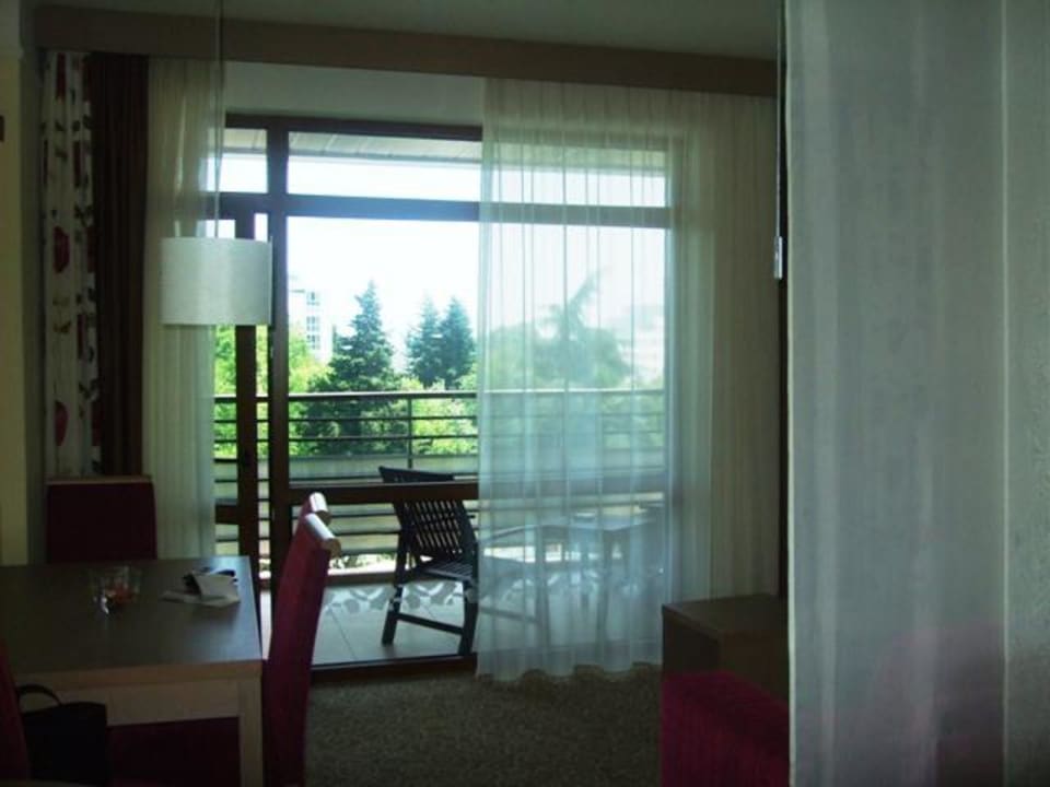 Blick vom Zimmer auf den Balkon Flamingo Grand Hotel & Spa