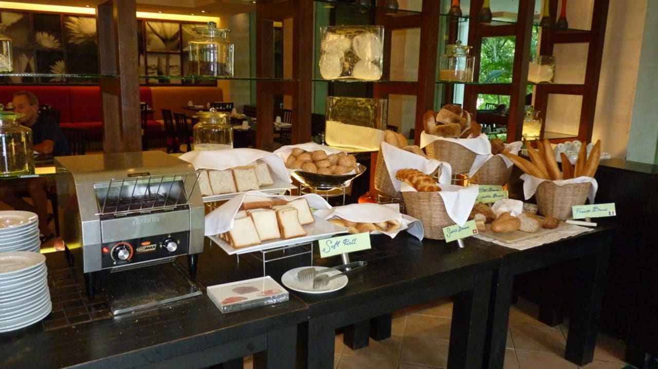 Brotbüffet Mövenpick Resort & Spa Karon Beach Phuket